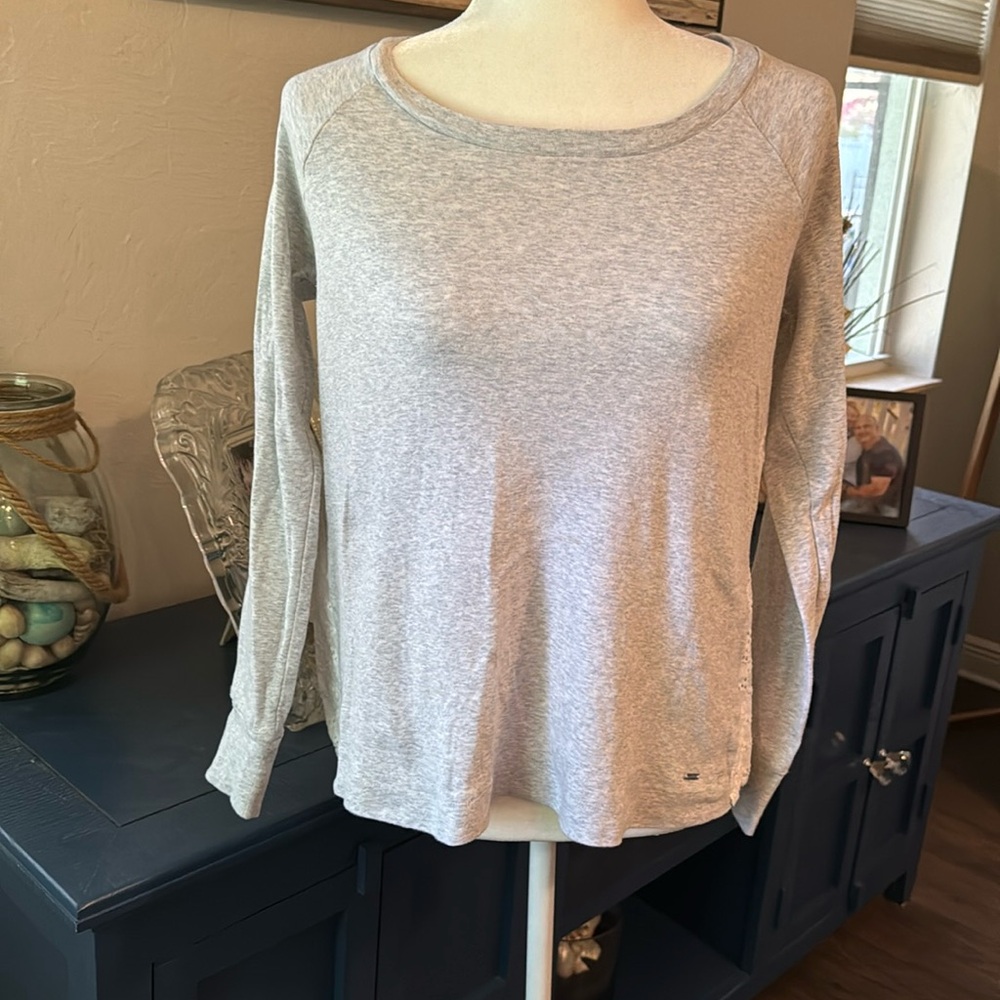 Tommy Hilfiger gray & white crew neck shirt women’s size medium
